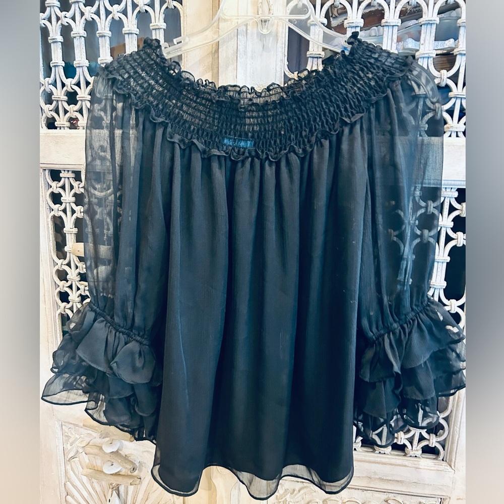 BEAUTIFUL CeCe Off the Shoulder Top Jet Black Ruffled Sleeves SZ S EXCELLENT